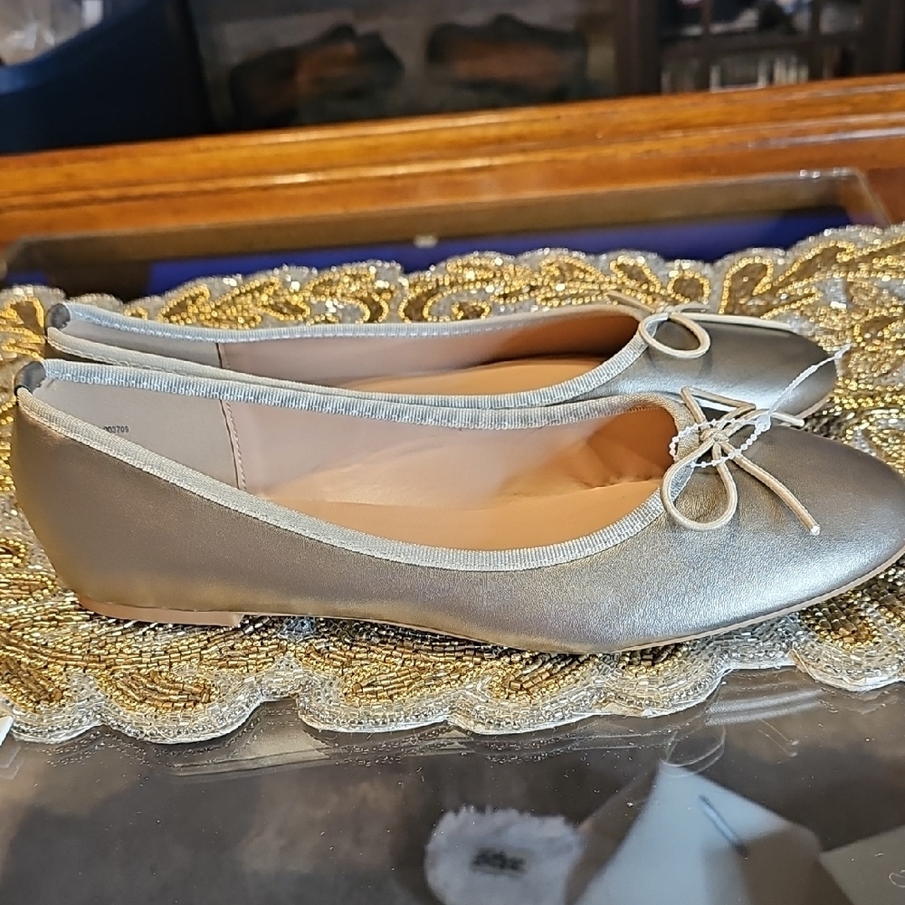 Journee Collection Metallic Flats with Bow